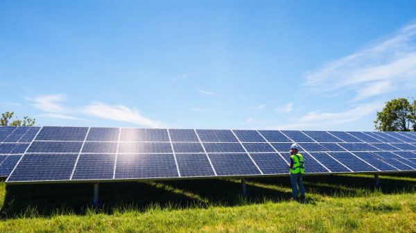 Les avantages clés du photovoltaïque pour l'industrie en 2026